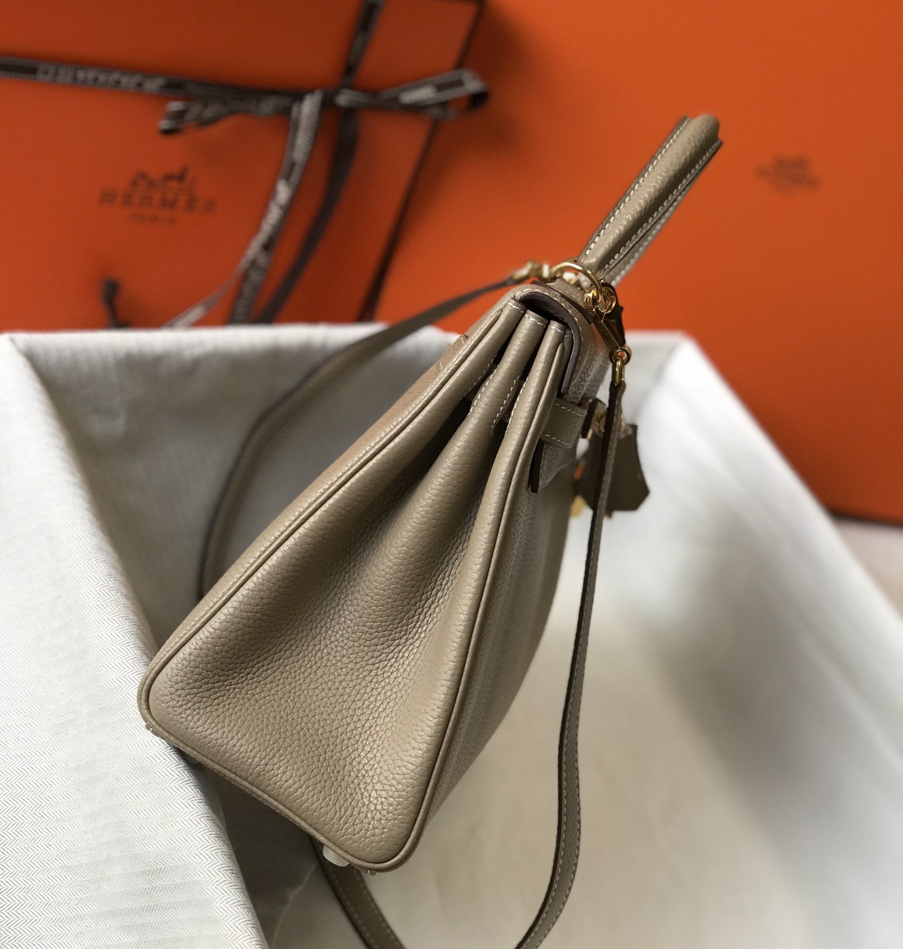 H**me5 Kelly 28 Etoupe Togo Bag For Women, Women’s Handbags, Shoulder Bags 11in/28cm