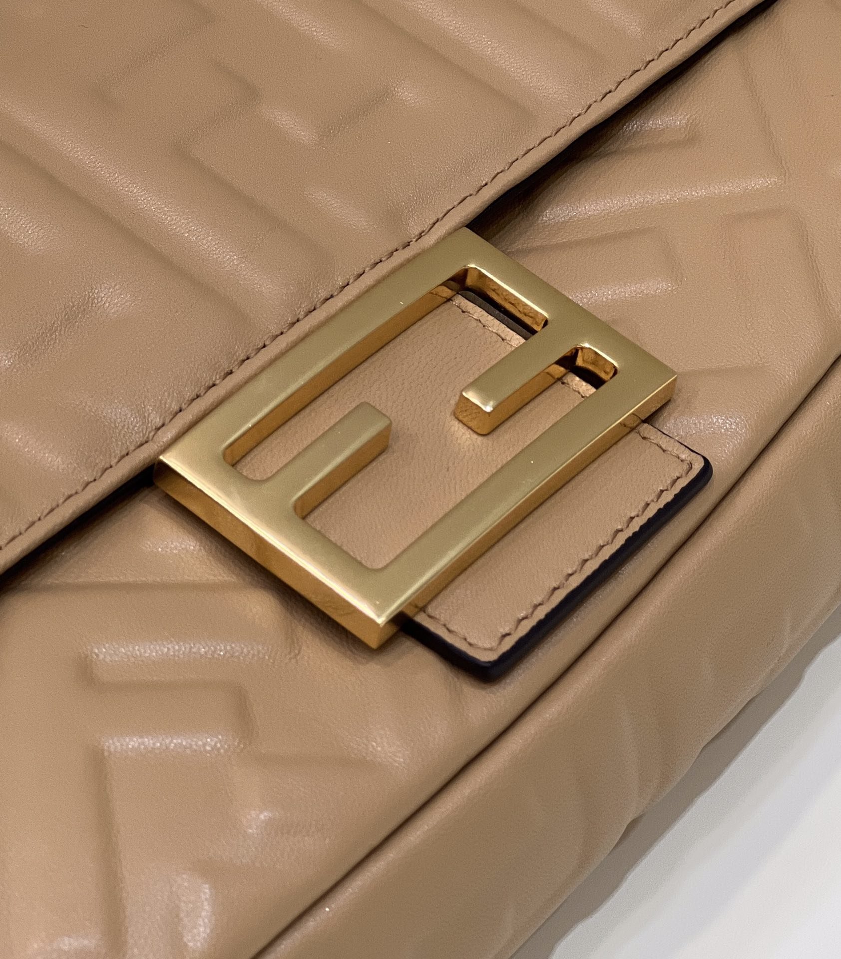 F**di Baguette Brown For Women, Women’s Handbags, Shoulder And Crossbody Bags 10.6in/27cm FF 8BR600