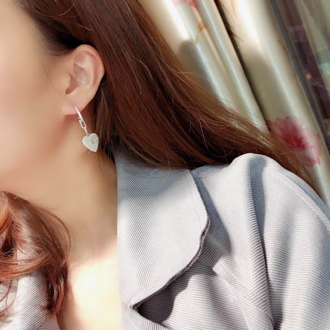 L0vis Vvtt0n Earrings