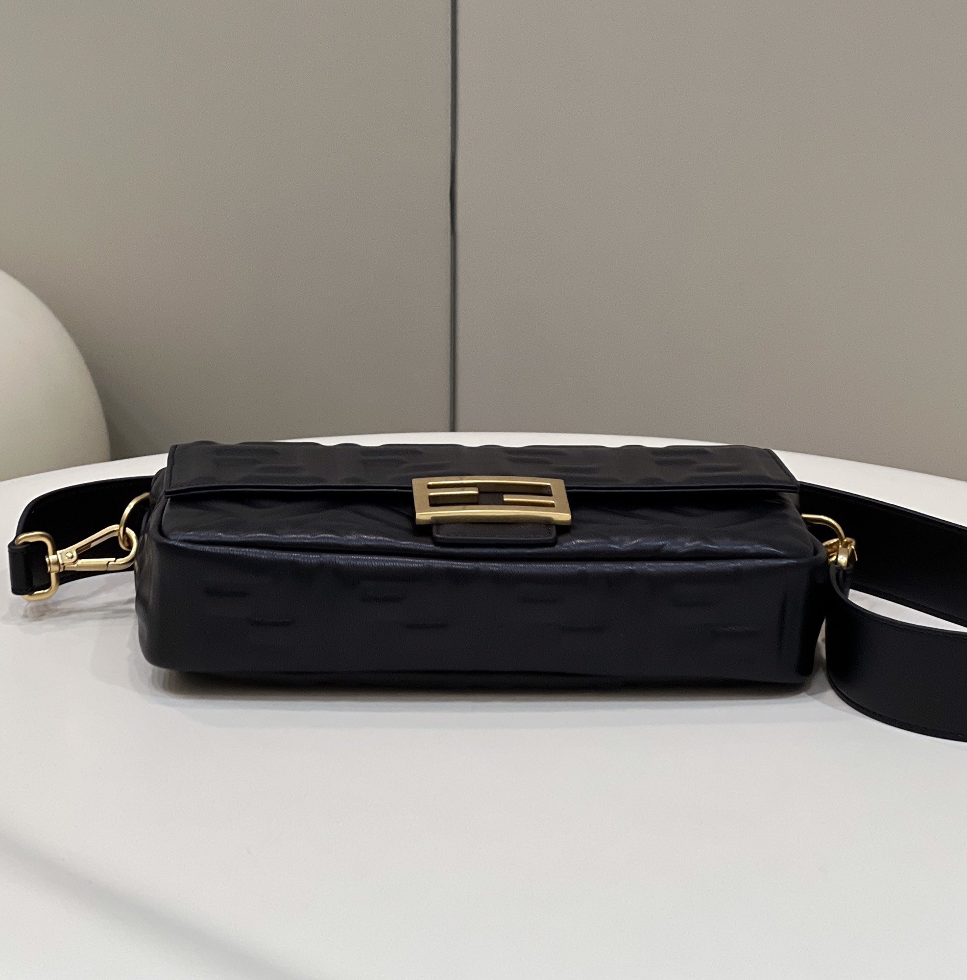 F**di Baguette Black For Women, Women’s Handbags, Shoulder And Crossbody Bags 10.6in/27cm FF 8BR600A72VF15ZW