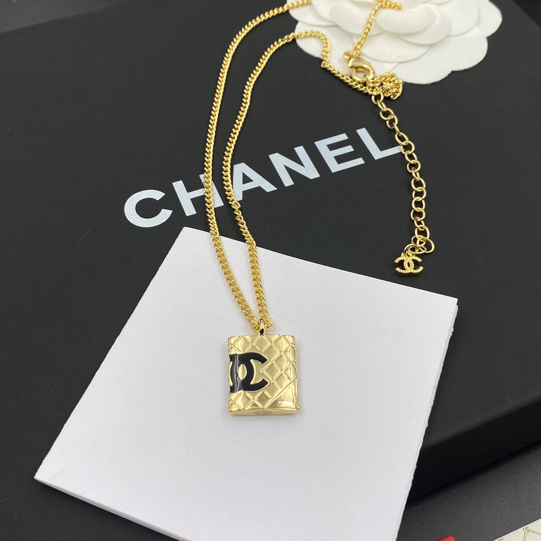 Ch**el Necklace