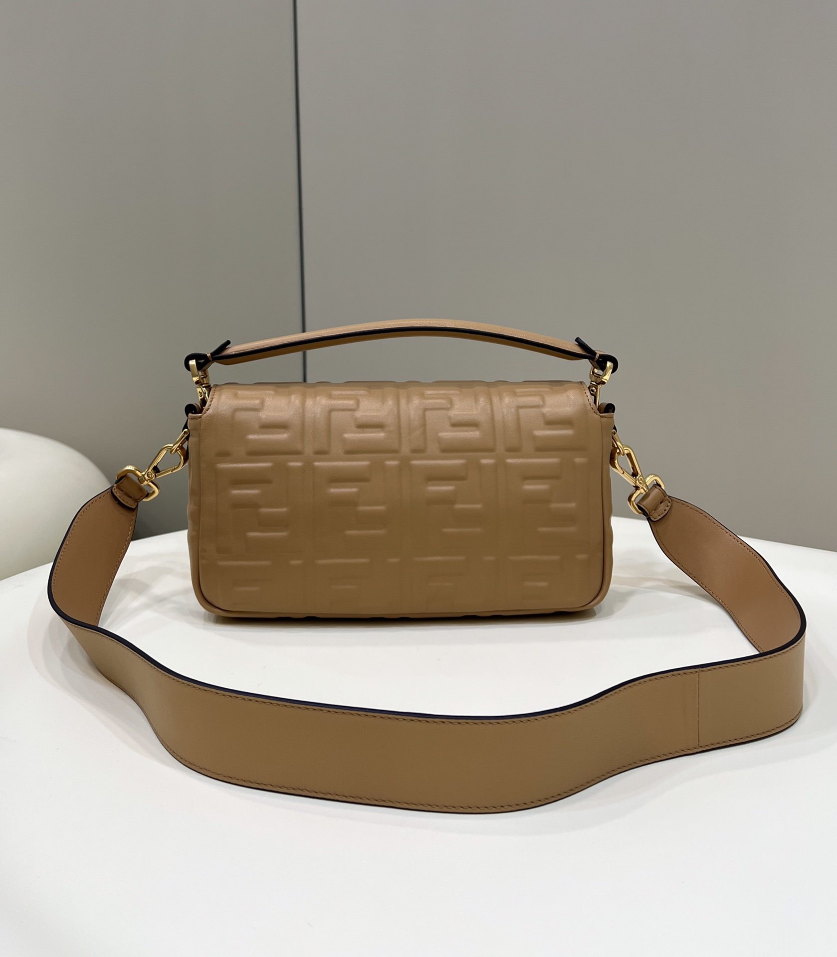 F**di Baguette Brown For Women, Women’s Handbags, Shoulder And Crossbody Bags 10.6in/27cm FF 8BR600