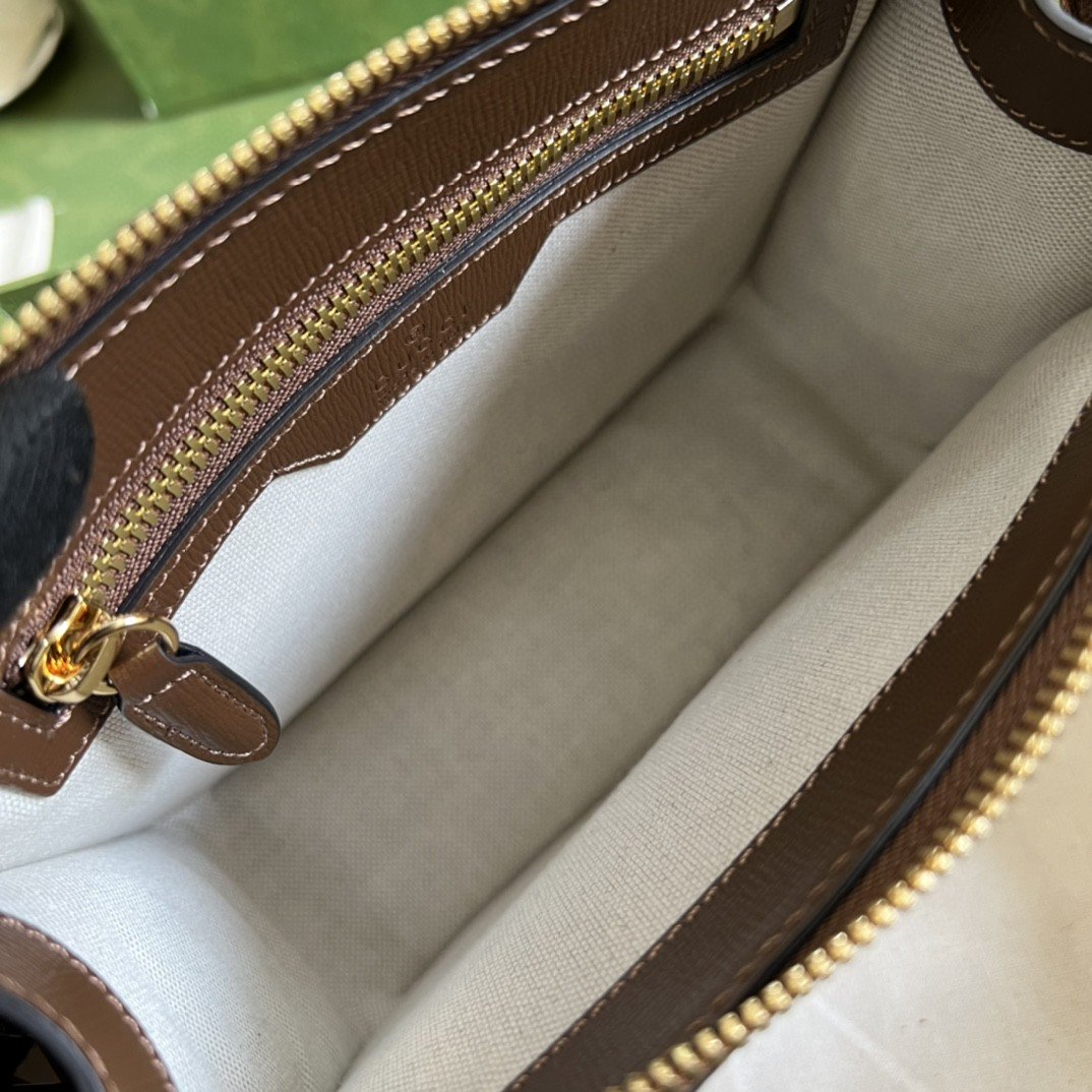 Gvc*1 Messenger Bag With Interlocking G Beige And Ebony GG Svp*me Canvas And Brown For Men 8in/21cm GG 674164 92THG