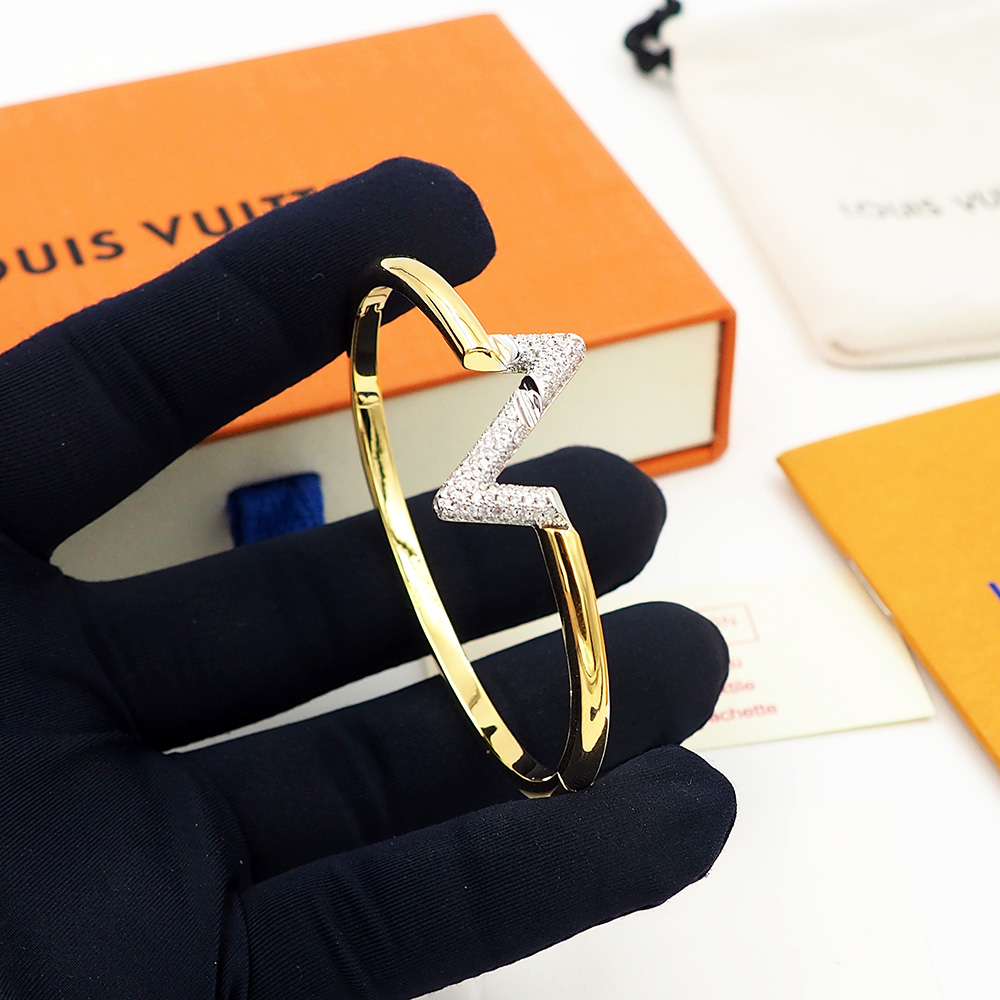 L0vis Vvtt0n Volt Upside Down Bracelet