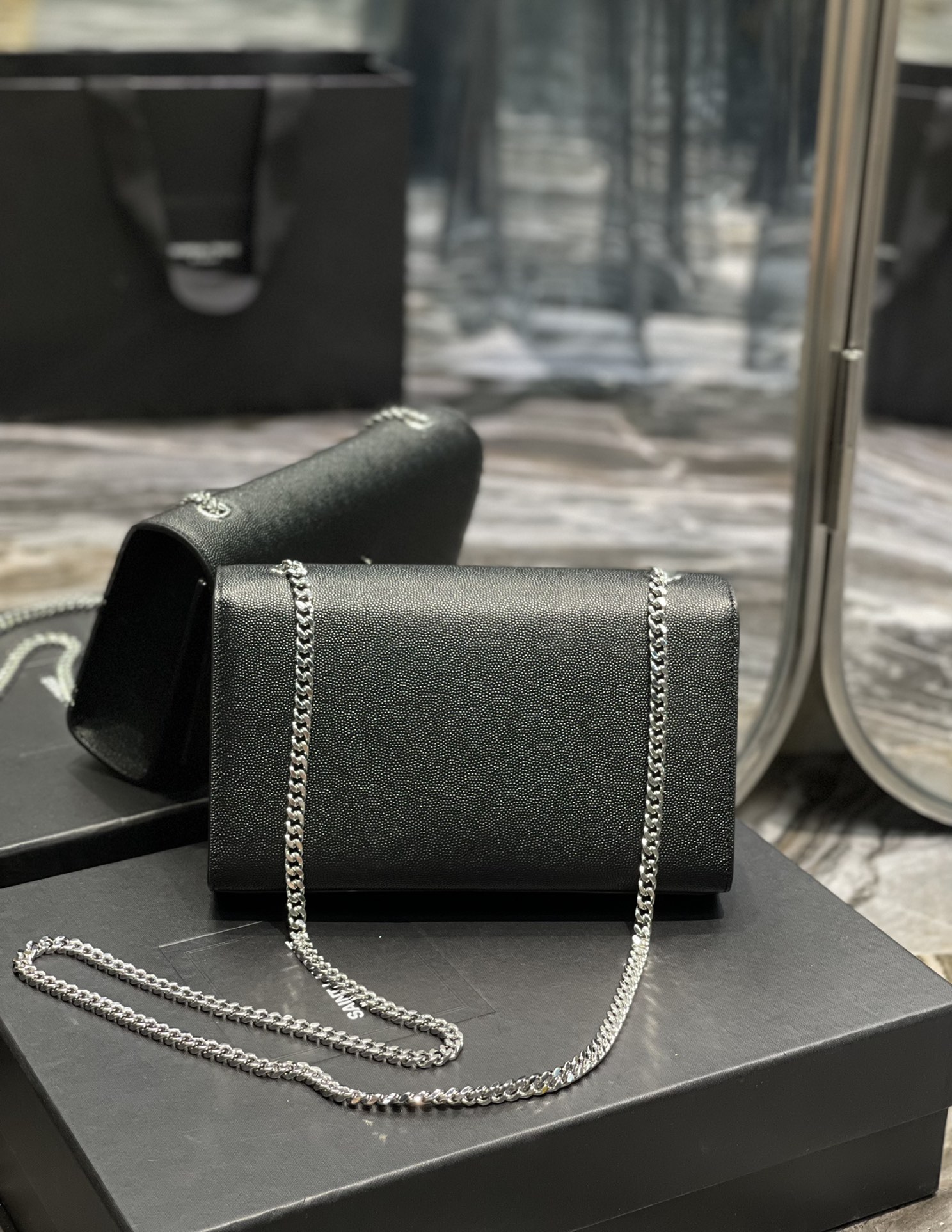 Sa1nt Lau*nt Kata Medium Chain Bag Black With Tassel For Women 9.4in/24cm Y51 354119BOW0N1000