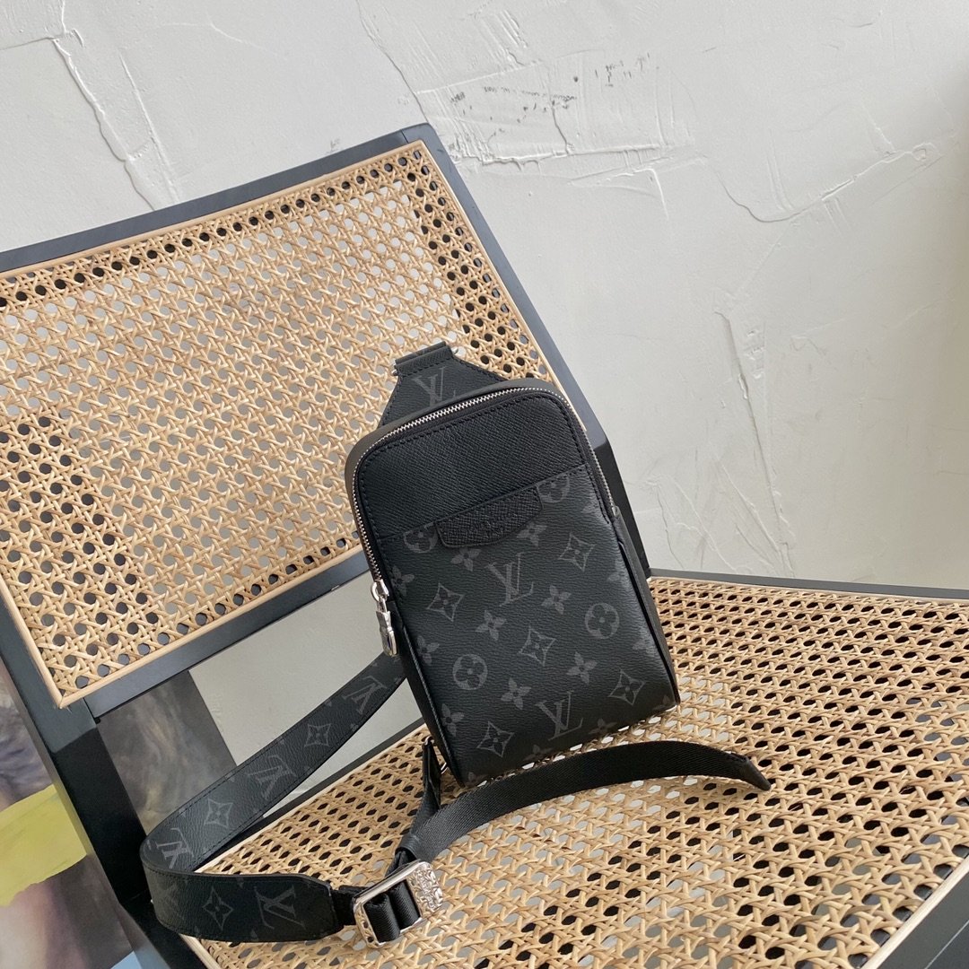 L0vis Vvtt0n Outdoor Slingbag Taigarama Noir Black For Men, Men’s Bags, Crossbody Bags 8.3in/21cm LV M30741