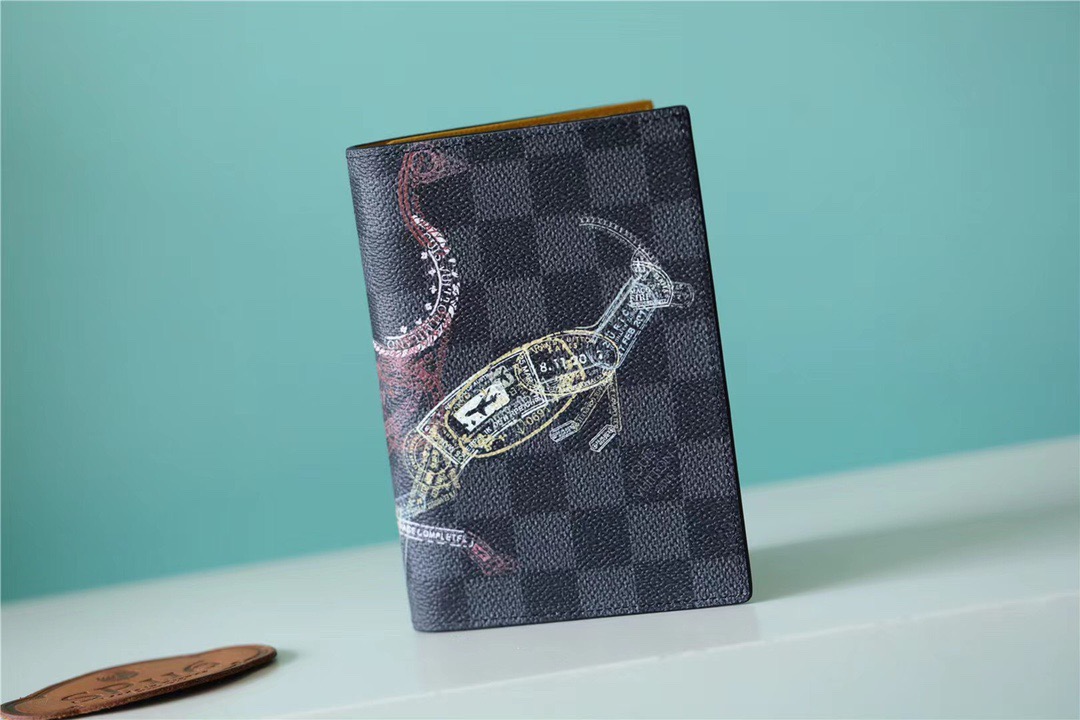 L0vis Vvtt0n Passport Cover Damier Graphite Canvas For Men, Men’s Wallet 5.5in/14cm LV N64604