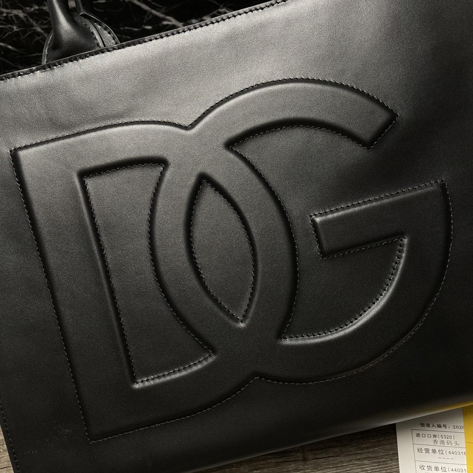 Dolce & Gabbana Small DG Daily Shopper Black For Women 14.6in/37cm DG BB7023AQ26980999