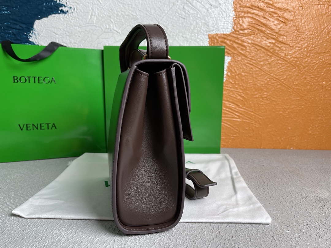 B0tt*ga Ven*ta Clip Bag Brown, For Women, Women’s Bags 9in/23cm