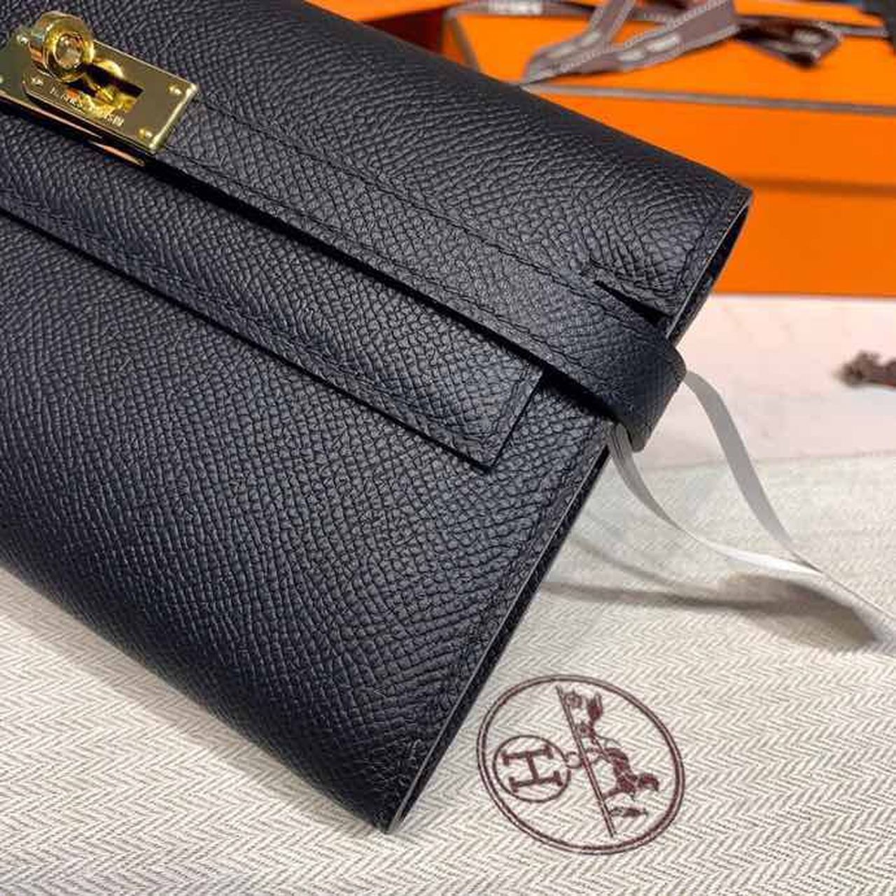 H**me5 Kelly Wallet To Go Woc Black With Gold Toned Hardware Bag For Women 8.2in/21cm