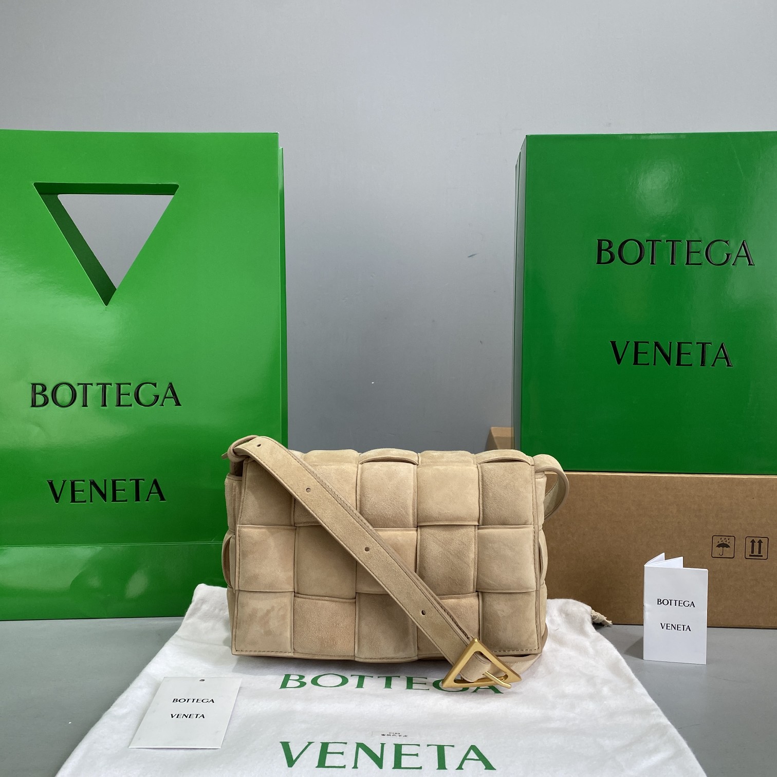 B0tt*ga Ven*ta Padded Cassette Beige, For Women, Women’s Bags 10.2in/26cm