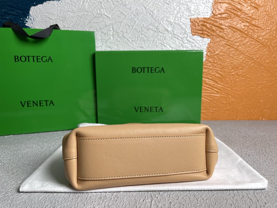 B0tt*ga Ven*ta Point Brown, For Women, Women’s Bags 8.6in/22cm
