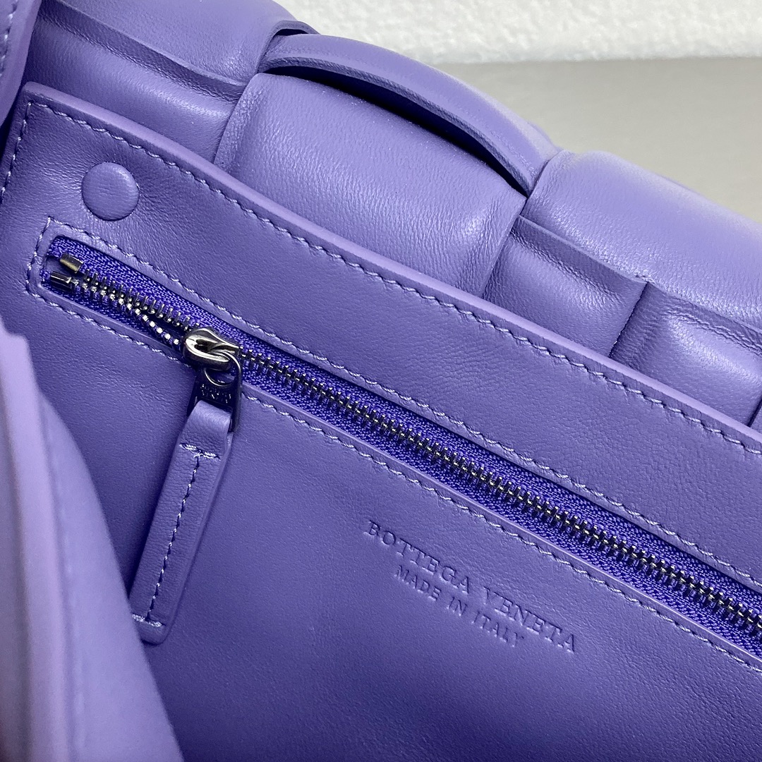 B0tt*ga Ven*ta Padded Cassette Violet, For Women, Women’s Bags 10.2in/26cm