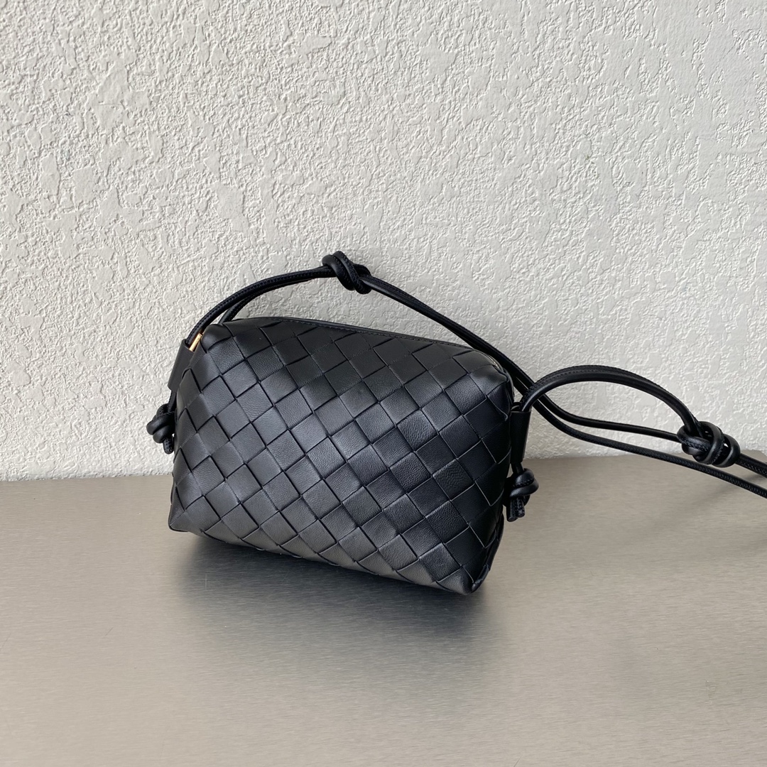 B0tt*ga Ven*ta Mini Loop Camera Bag Black, For Women, Women’s Bags 6.7in/17cm 680254V1G118425
