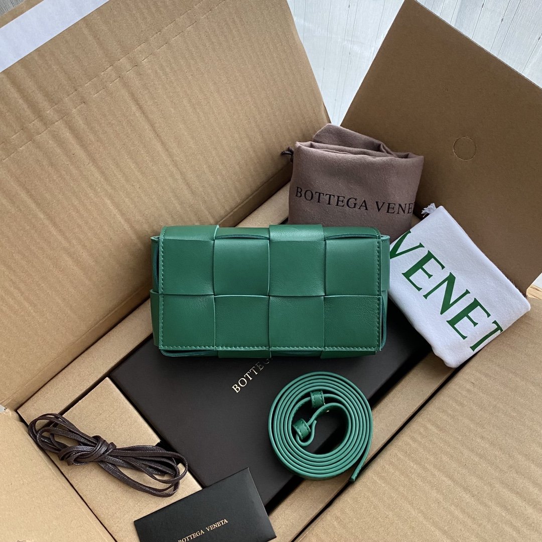 B0tt*ga Ven*ta Belt Cassette Dark Green, For Women, Women’s Bags 6.9in/17.5cm