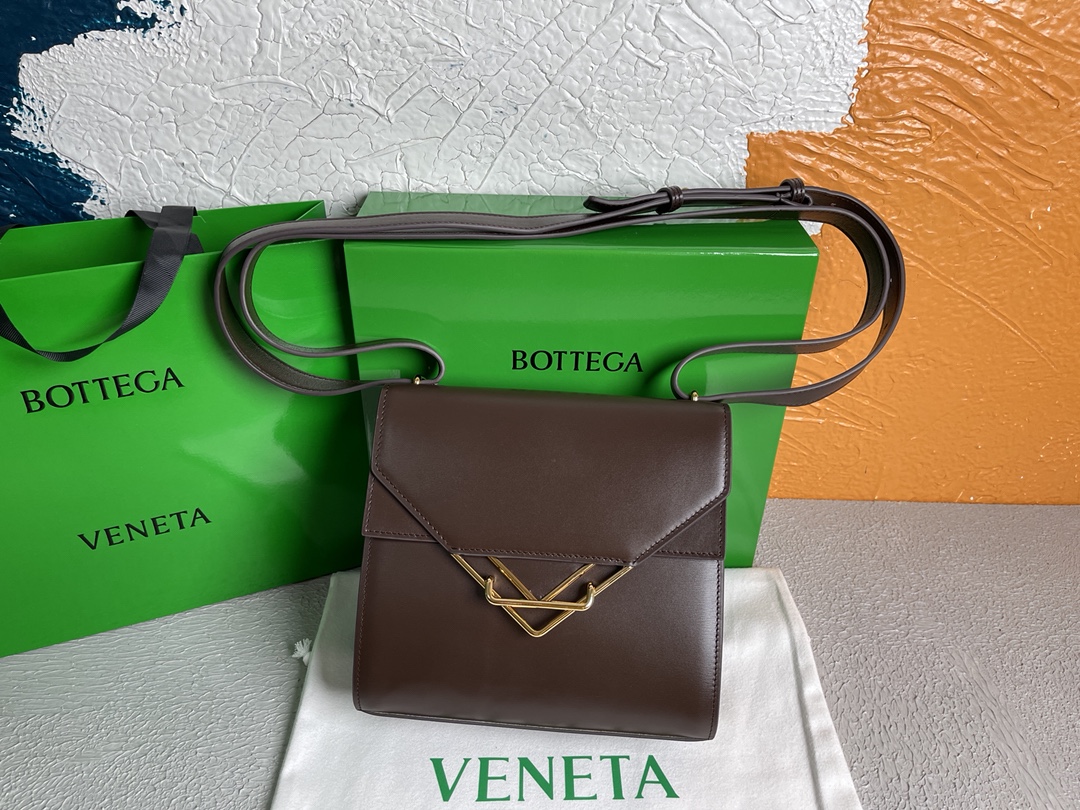 B0tt*ga Ven*ta Clip Bag Brown, For Women, Women’s Bags 9in/23cm
