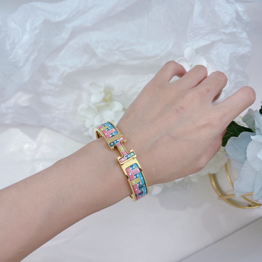 H**me5 Bracelet