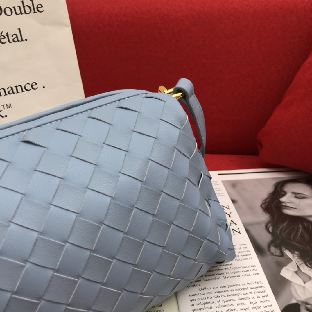 B0tt*ga Ven*ta Crossbody Bag Blue, For Women, Women’s Bags 9.4in/24cm