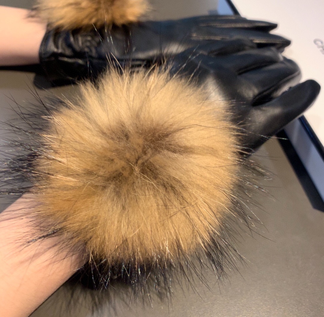 Ch**el Gloves In Black