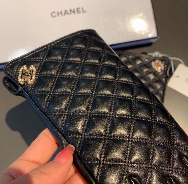 Ch**el Gloves In Black