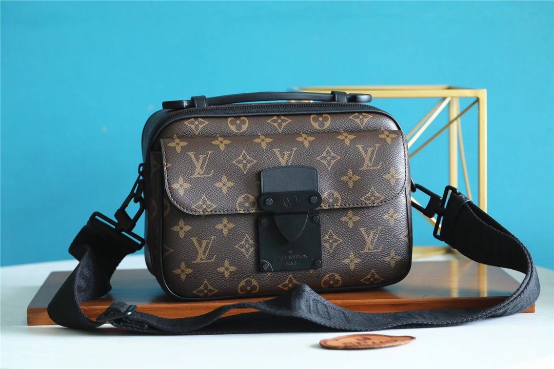 L0vis Vvtt0n S-Lock Messenger Monogram Macassar For Men, Men’s Bags, Shoulder And Crossbody Bags 8.7in/22cm LV M45806