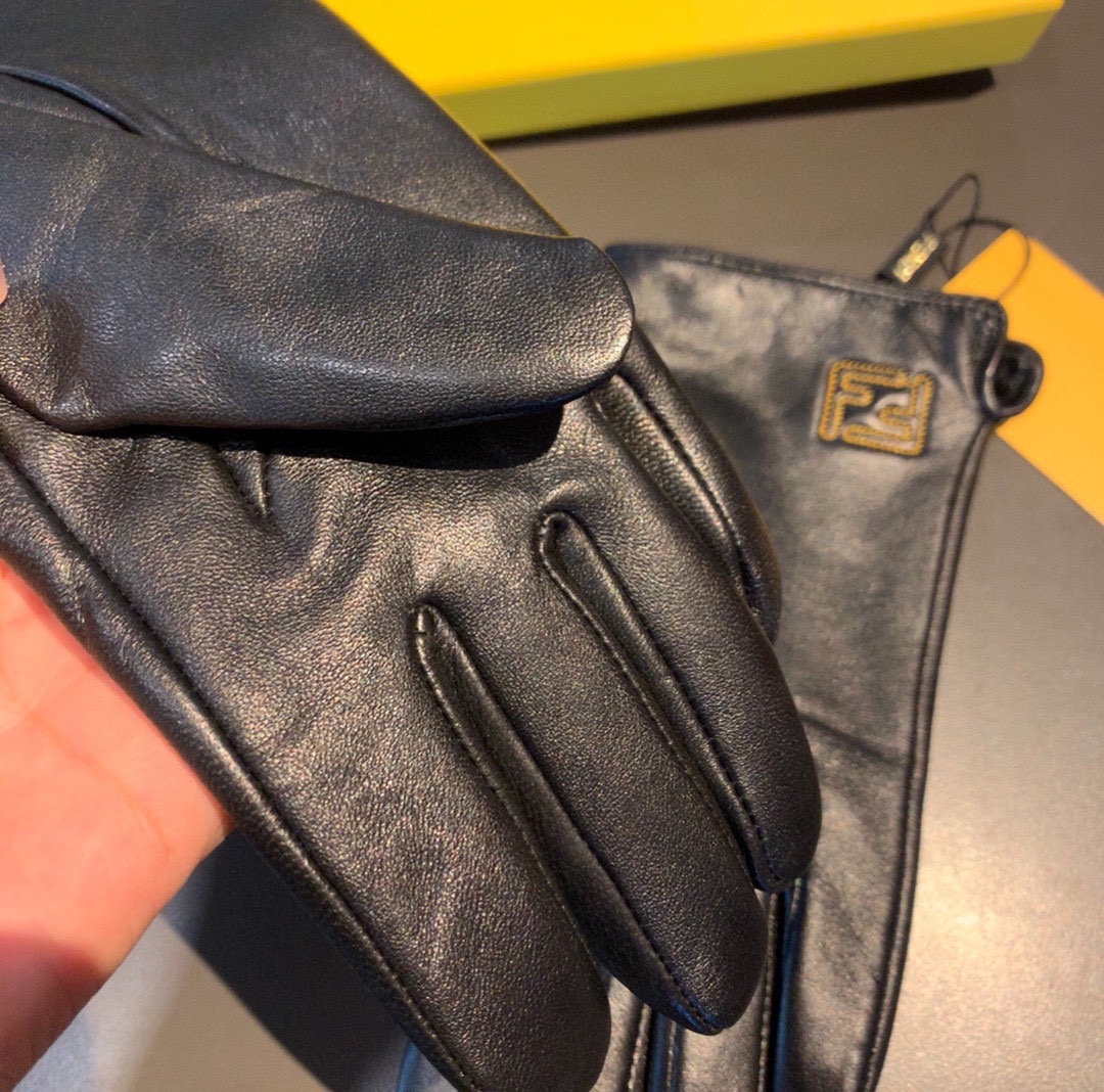 F**di Gloves In Black