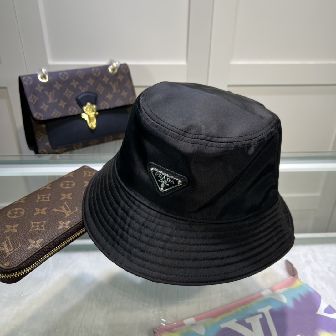 Pra*a Re-Nylon Bucket Hat Black Pra*a Hat 1HC137_2DMI_F0002