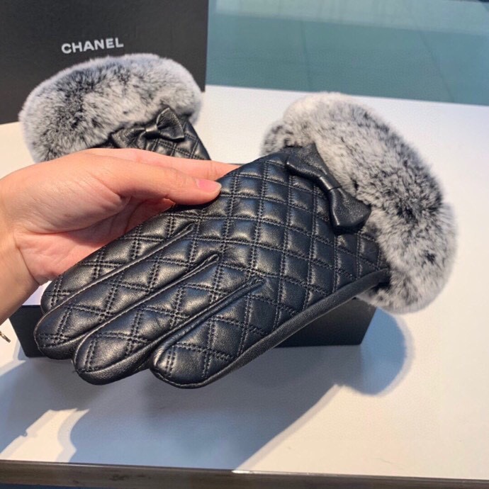 Ch**el Gloves In Black