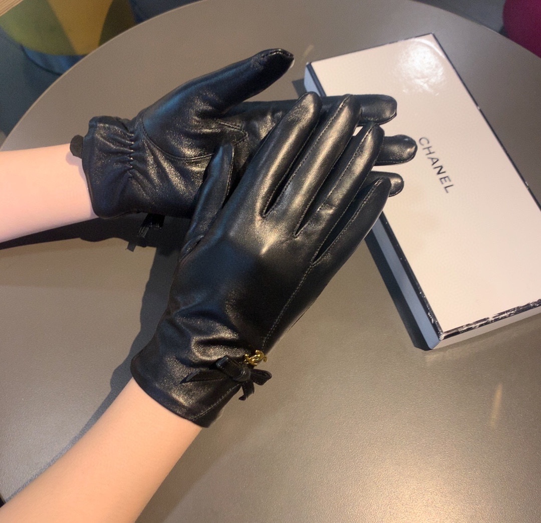 Ch**el Gloves In Black