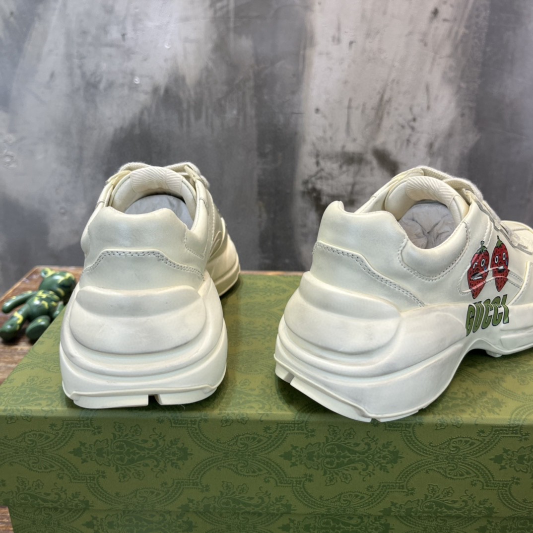 Gvc*1 Men’s Rhyton Sneaker With Strawberry Print Ivory White For Men 703814 DRW00 9522