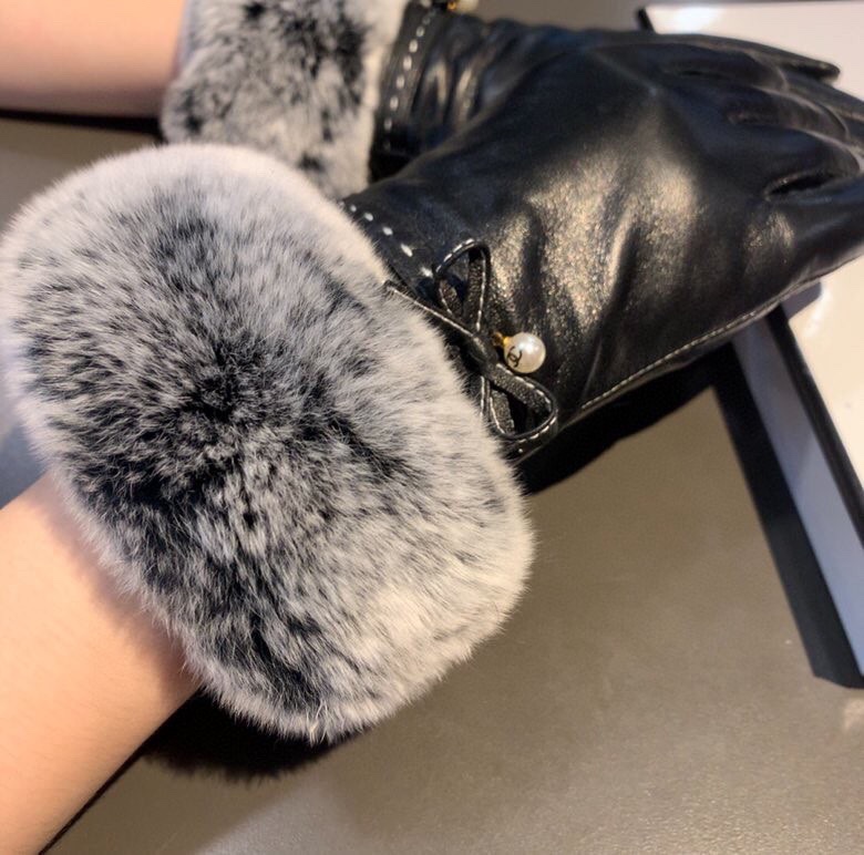 Ch**el Gloves In Black
