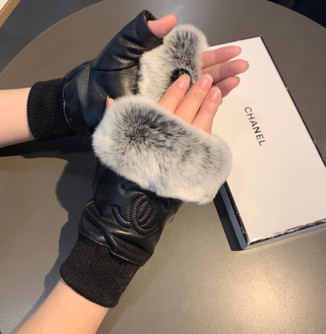 Ch**el Gloves In Black