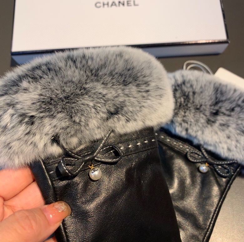 Ch**el Gloves In Black