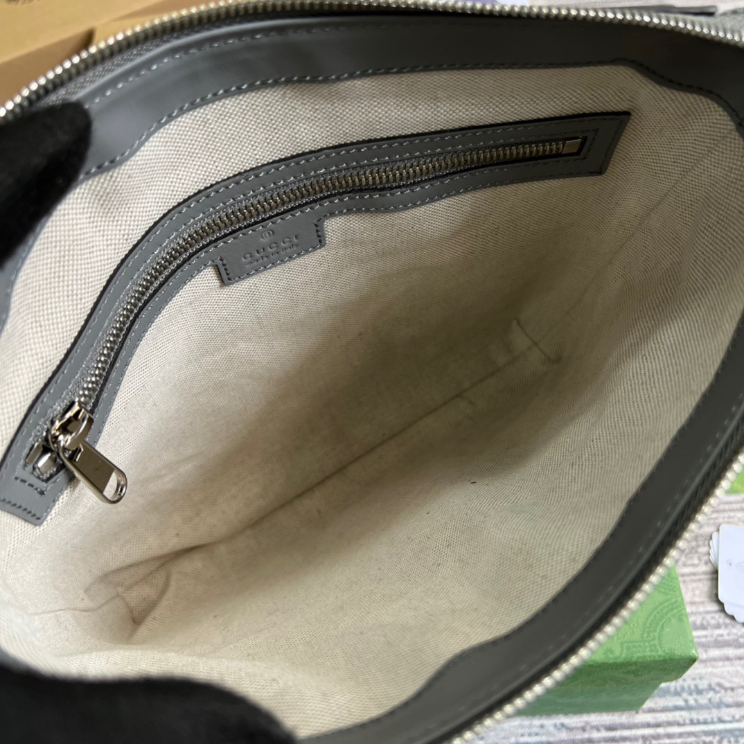 Gvc*1 GG Embossed Bag Grey GG Embossed For Men 10.2in/26cm GG 406410 1W3CN 1275