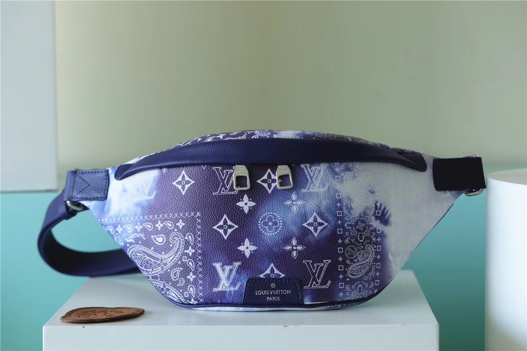 L0vis Vvtt0n Discovery Bumbag PM Monogram Blue For Men, Men’s Bags, Shoulder And Crossbody Bags 17.3in/44cm LV M20587