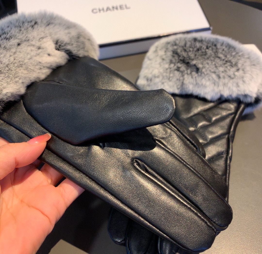 Ch**el Gloves In Black