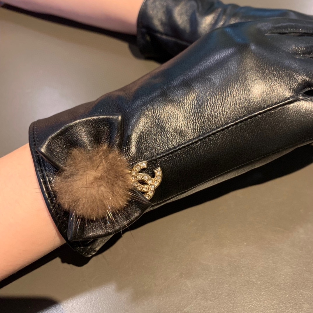 Ch**el Gloves In Black