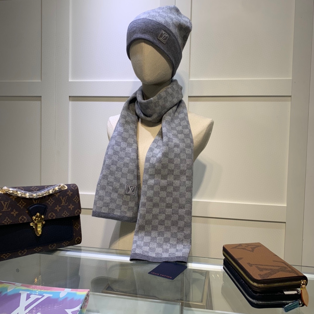 L0vis Vvtt0n Beanie & Scarf Set In Grey
