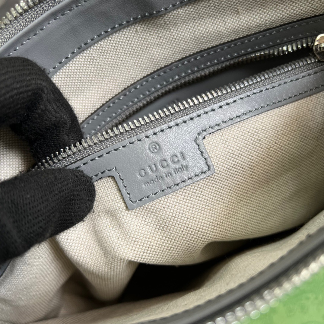 Gvc*1 GG Embossed Bag Grey GG Embossed For Men 10.2in/26cm GG 406410 1W3CN 1275