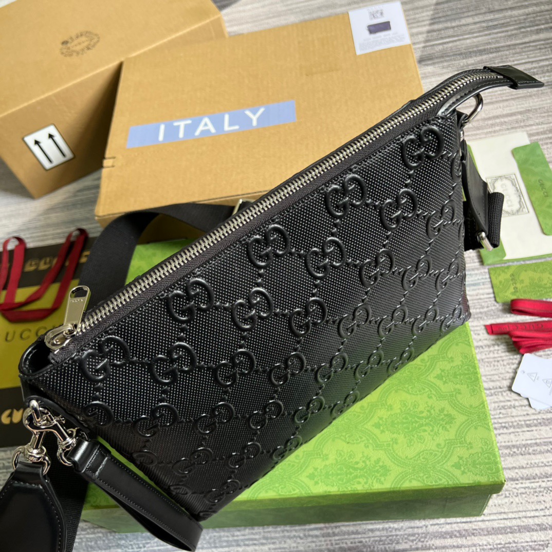 Gvc*1 GG Embossed Medium Messenger Bag Black GG Embossed For Men 12in/31cm GG 696009 1W3CN 1000