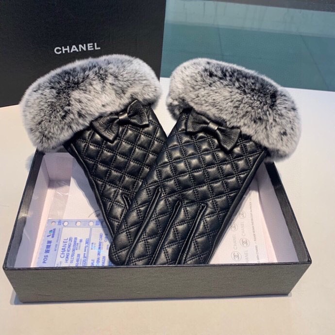 Ch**el Gloves In Black