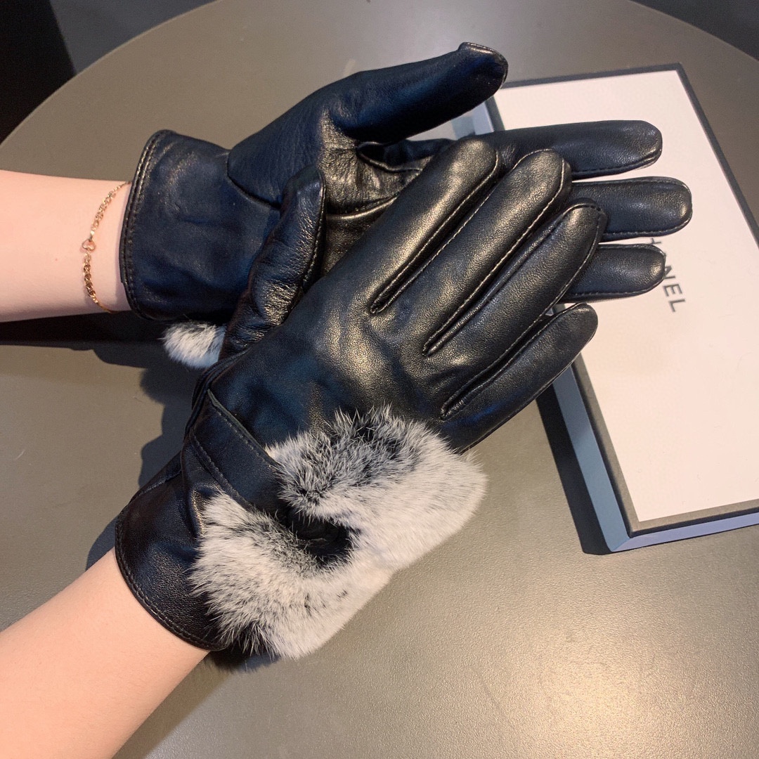 Ch**el Gloves In Black