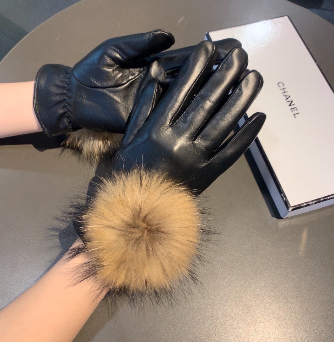 Ch**el Gloves In Black