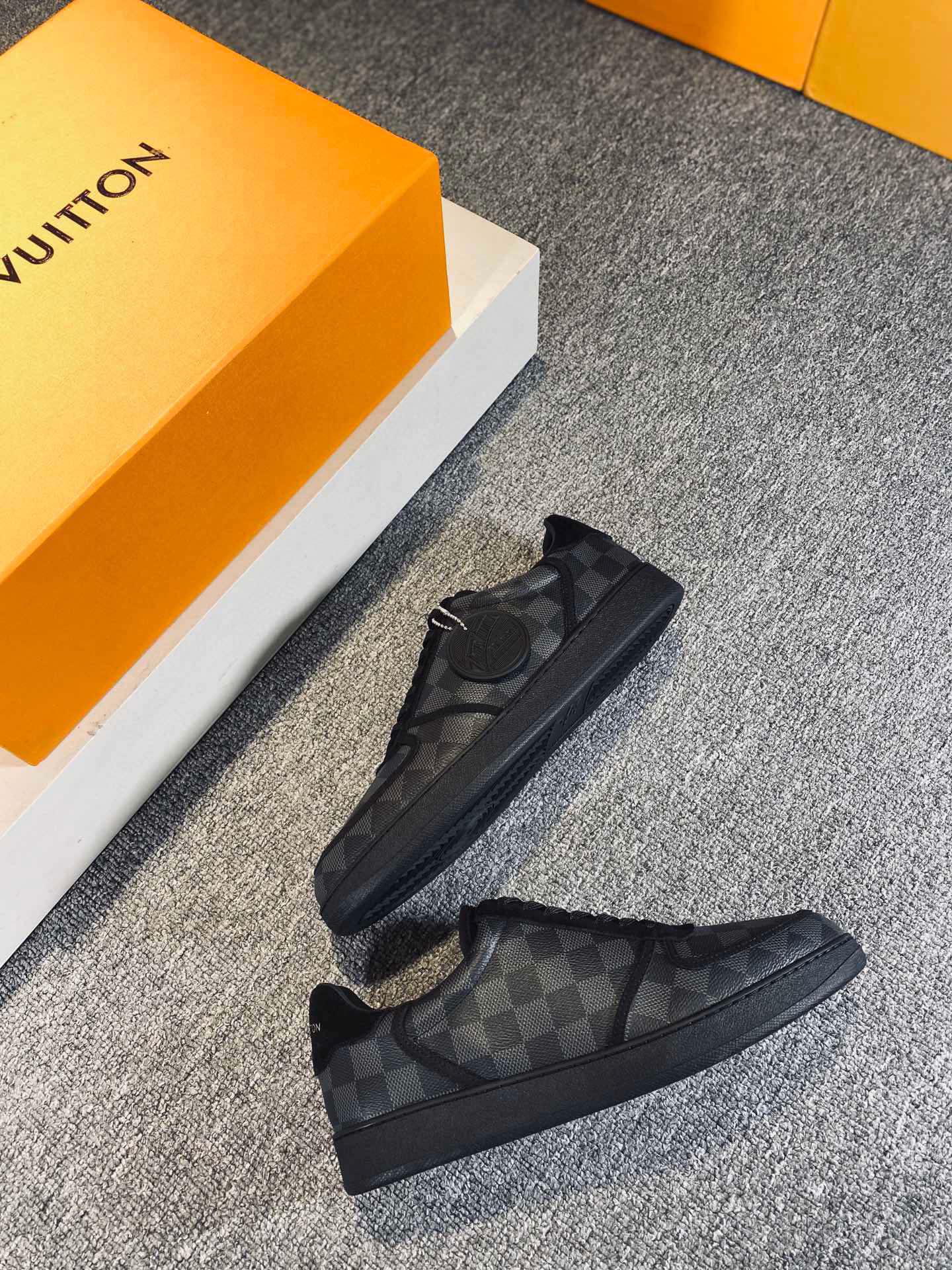 L0vis Vvtt0n Rivoli Sneaker Black For Men LV