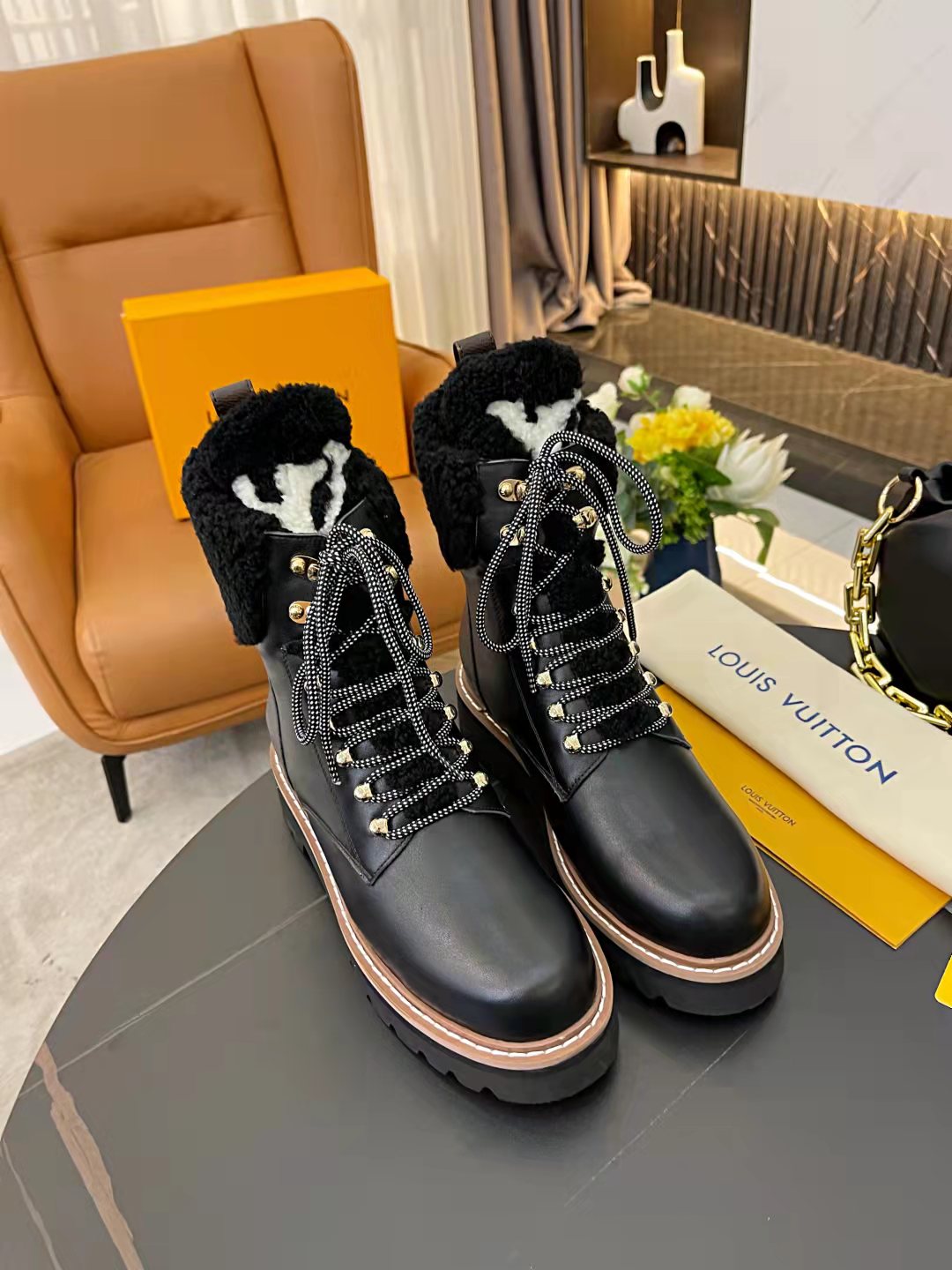 L0vis Vvtt0n Women’s Territory Flat Military Boots Black For Women LV