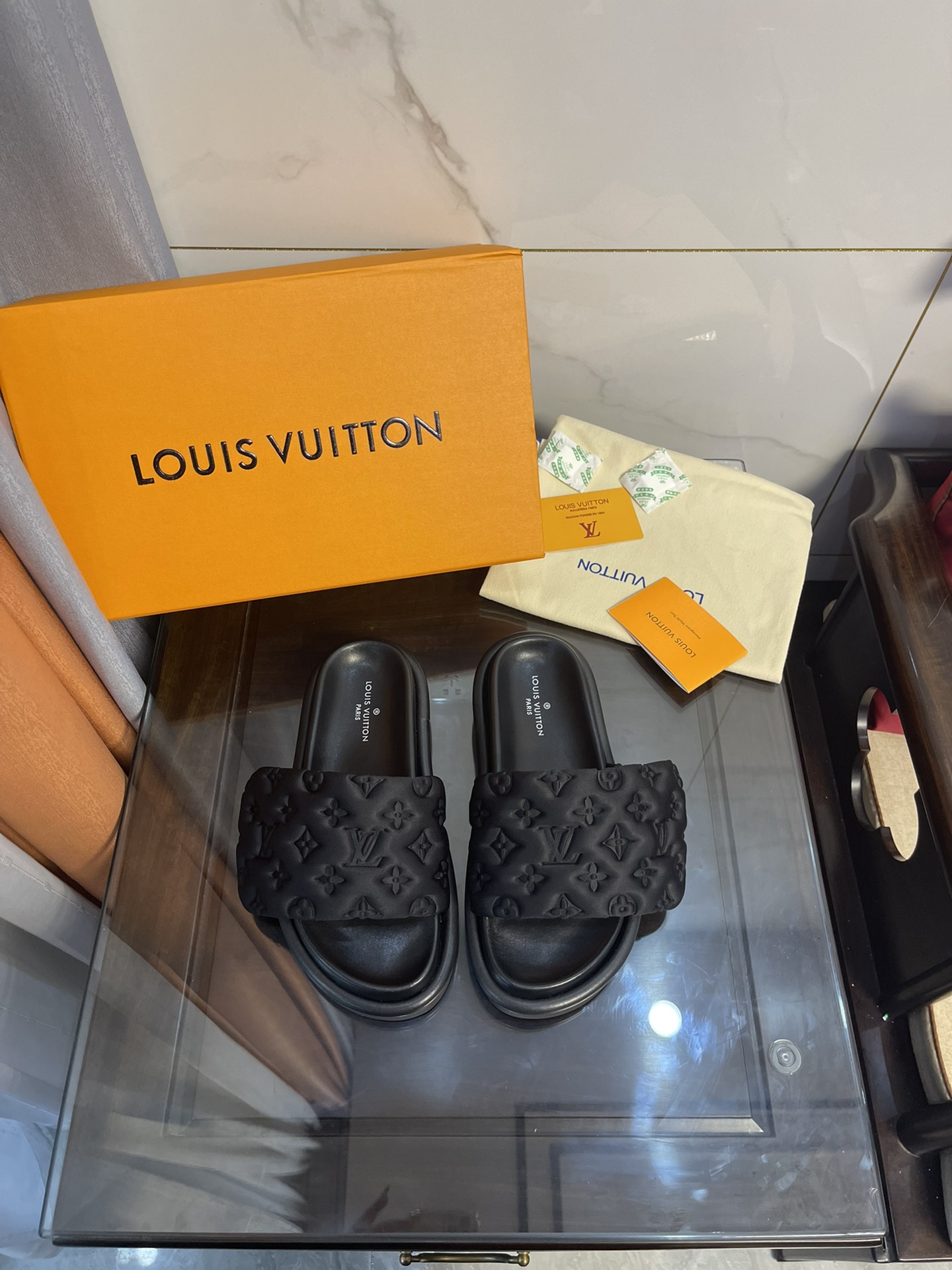 L0vis Vvtt0n Women’s Pool Pillow Comfort Flat Mule Black For Women LV 1AA1EF