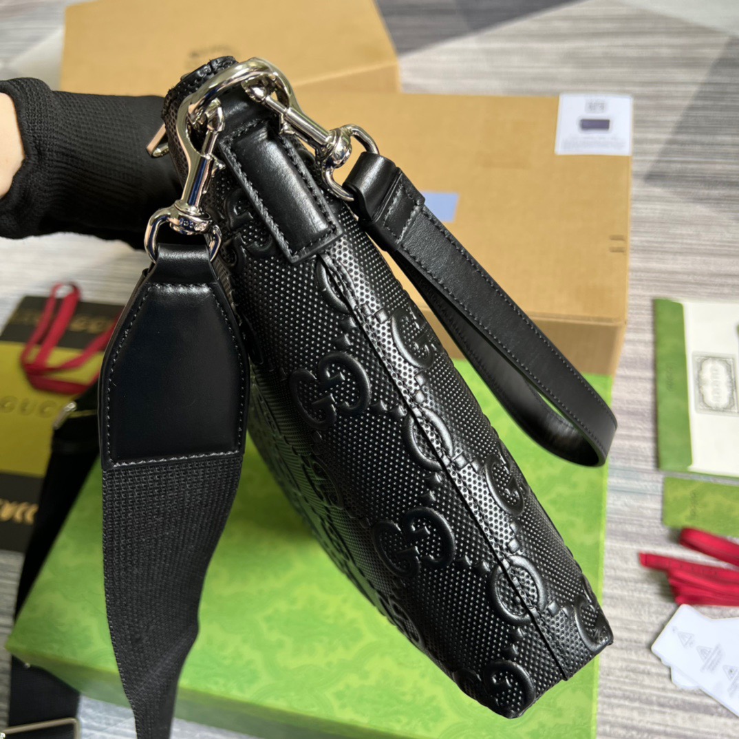 Gvc*1 GG Embossed Medium Messenger Bag Black GG Embossed For Men 12in/31cm GG 696009 1W3CN 1000
