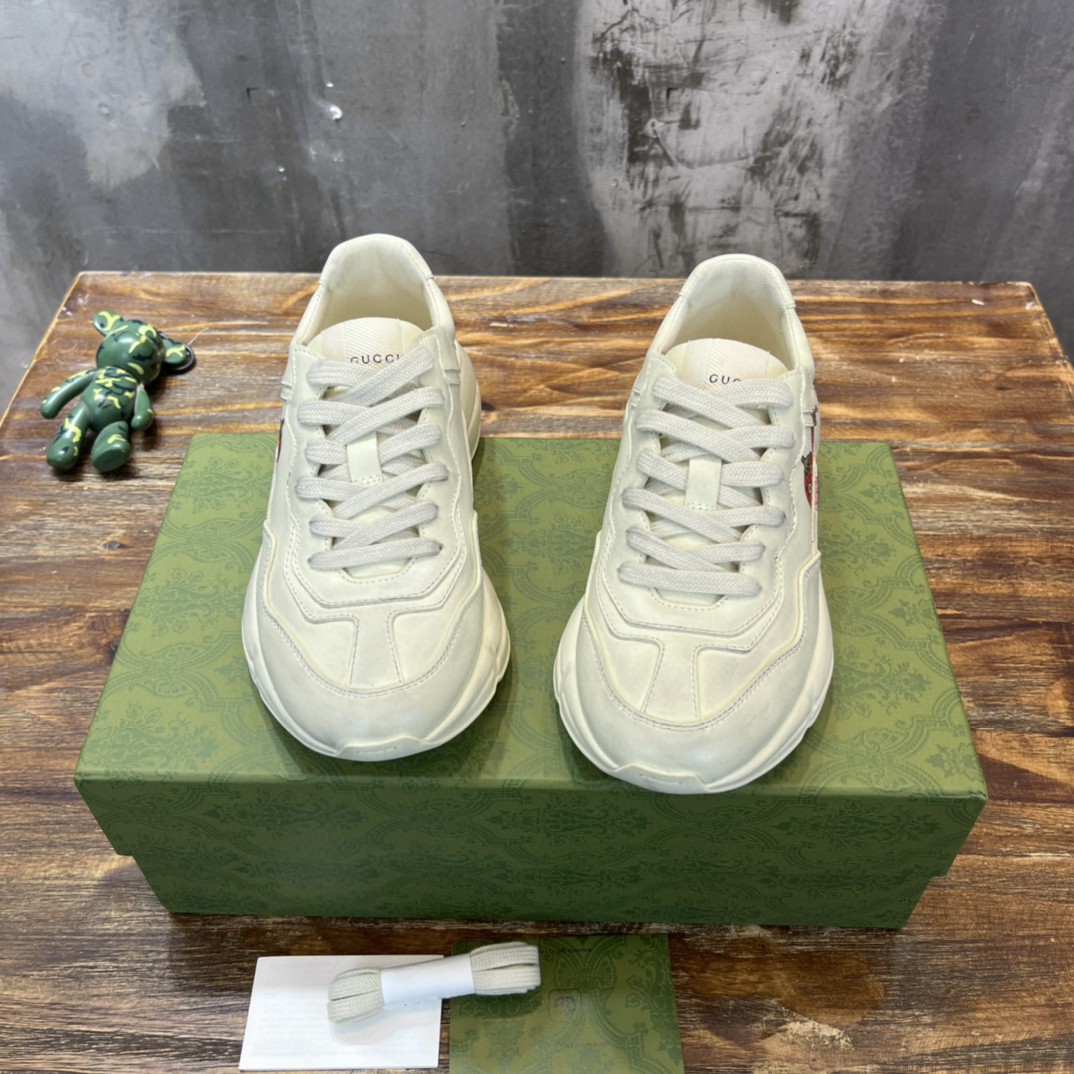 Gvc*1 Men’s Rhyton Sneaker With Strawberry Print Ivory White For Men 703814 DRW00 9522