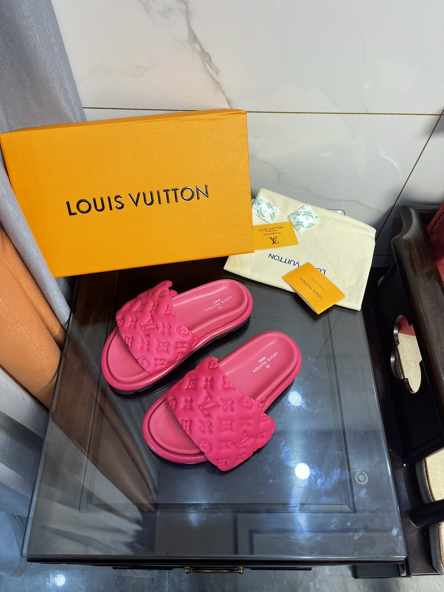 L0vis Vvtt0n Women’s Pool Pillow Comfort Flat Mule Fuchsia Pink For Women LV 1AA1DO