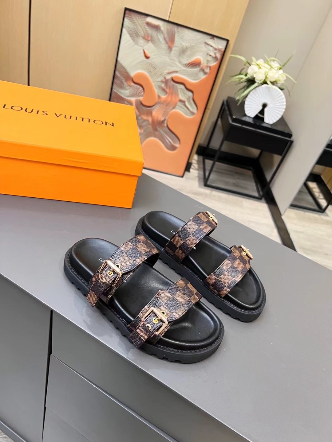L0vis Vvtt0n Women’s Bom Dia Flat Mule Brown For Women LV
